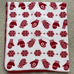 Docofil Snowflakes/Mittens Holiday Throw.